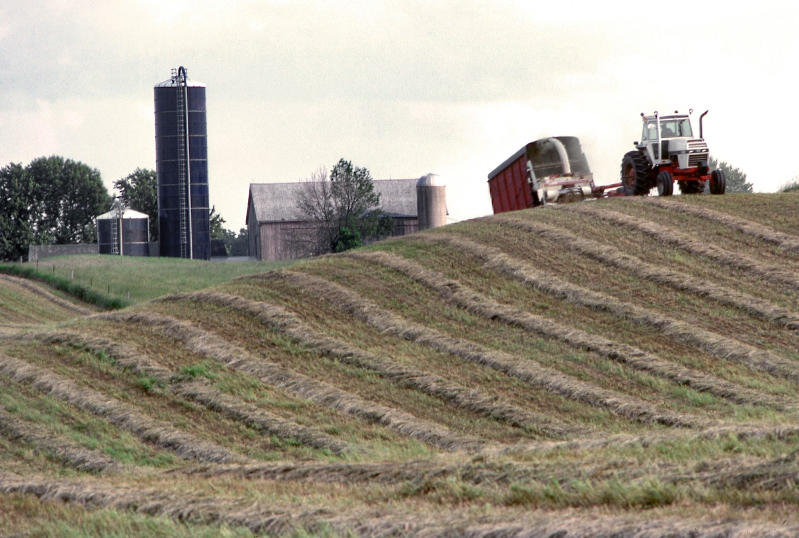 AQUiP Agro Case drar hackvagn