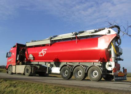 AQUIP Agro AP treaxlig gödseltrailer